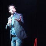 Javier Medina. Comediante de Stand Up Comedy Costa Rica actuando en vivo en Mundoloco, San Pedro de Montes de Oca